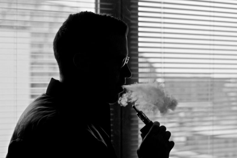 pays interdisante cigarette electronique